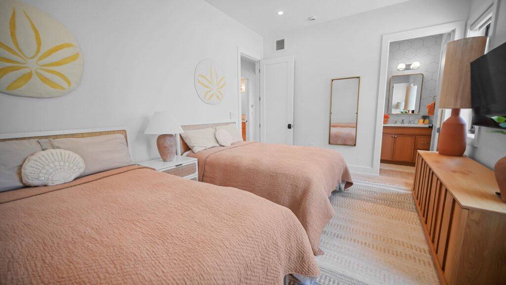 Twin guest bedroom